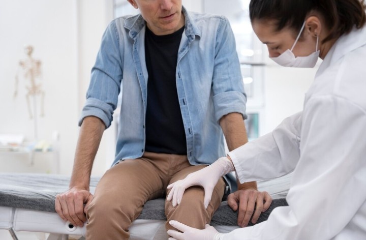 Best Knee Pain Treatment in Delhi