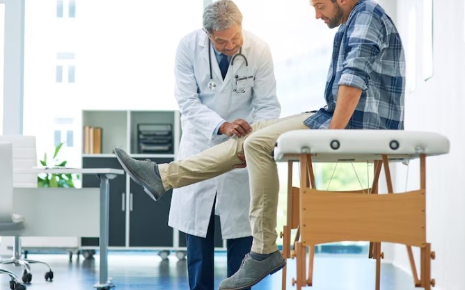 Best Knee Pain Specialist in Dilshad Garden