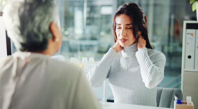 Neck Pain Specialist in Delhi